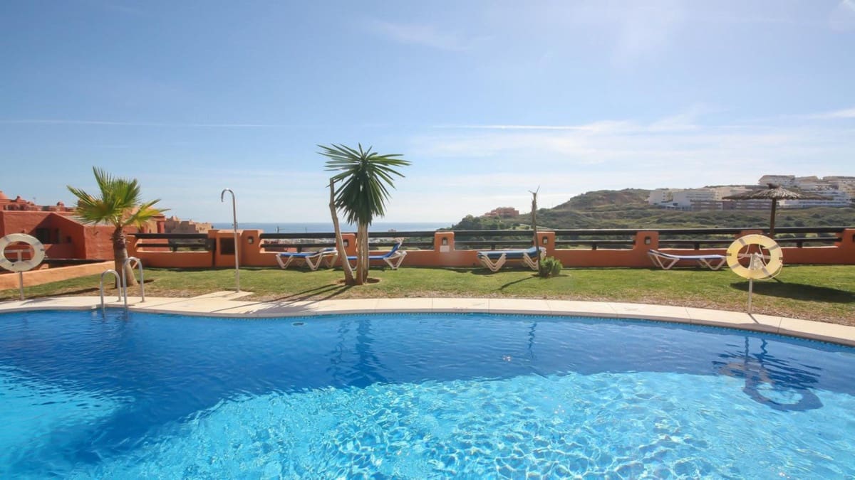 2 makuuhuone Huoneisto myytävänä paikassa La Duquesa / Puerto de la Duquesa mukana uima-altaan 
autotalli - 269 000 € (Ref: 10125186)