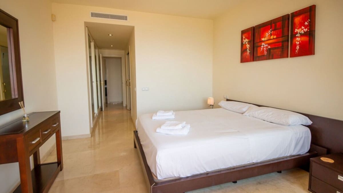 2 slaapkamer Appartement te koop in La Duquesa / Puerto de la Duquesa met zwembad garage - € 595.000 (Ref: 10125195)