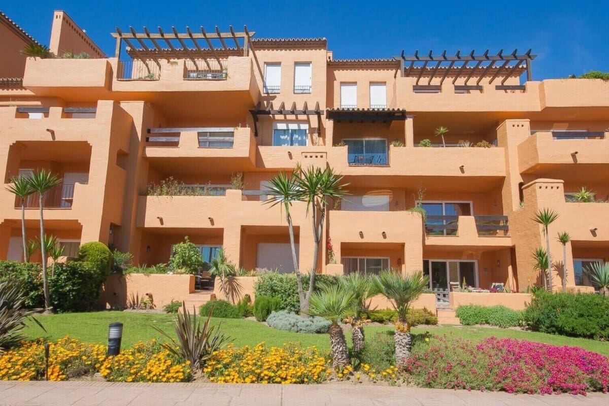 2 slaapkamer Appartement te koop in La Duquesa / Puerto de la Duquesa met zwembad garage - € 595.000 (Ref: 10125195)