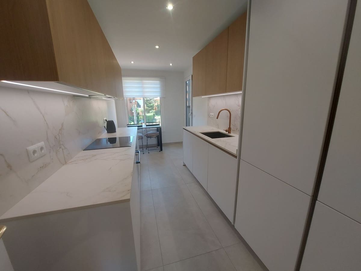 2 slaapkamer Appartement te koop in La Duquesa / Puerto de la Duquesa met zwembad garage - € 595.000 (Ref: 10125195)