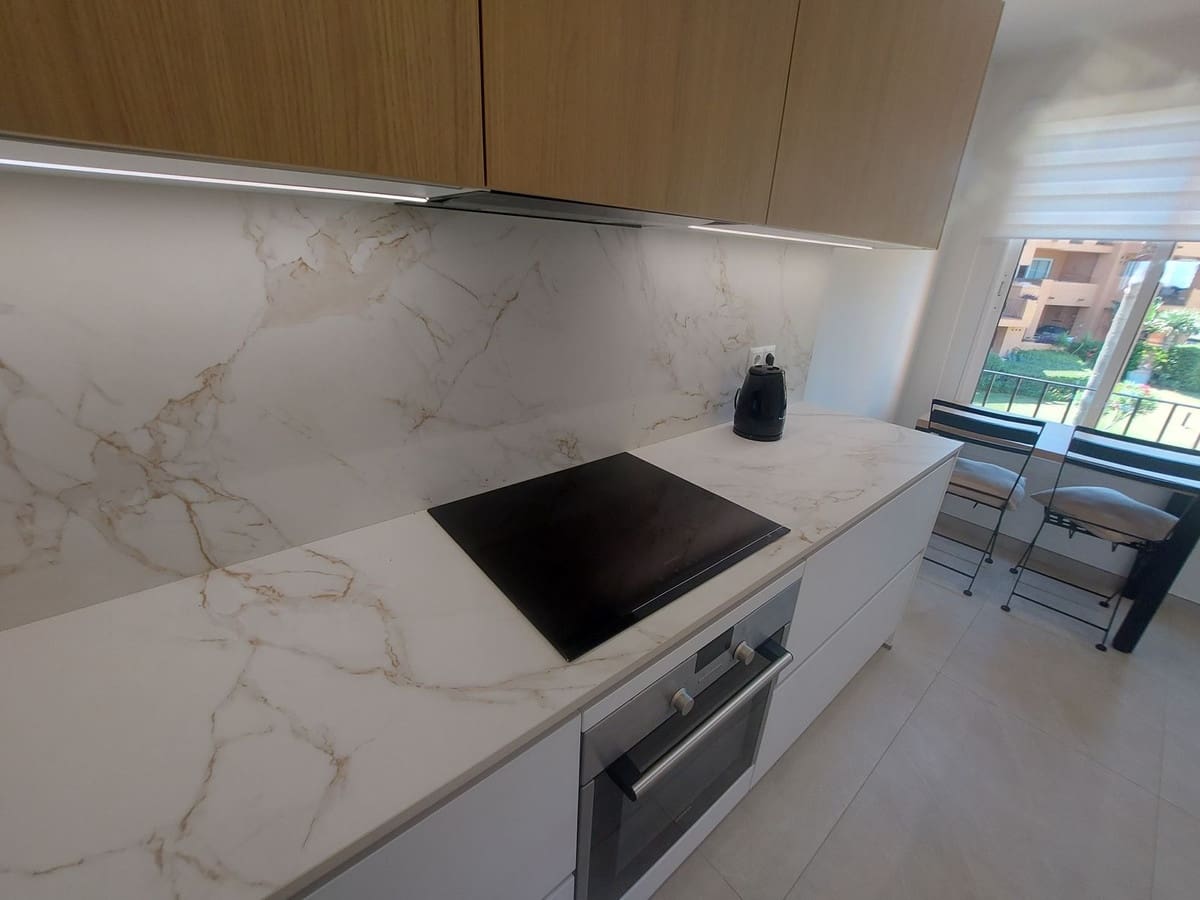 2 slaapkamer Appartement te koop in La Duquesa / Puerto de la Duquesa met zwembad garage - € 595.000 (Ref: 10125195)