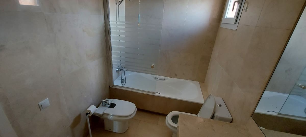 2 slaapkamer Appartement te koop in La Duquesa / Puerto de la Duquesa met zwembad garage - € 595.000 (Ref: 10125195)