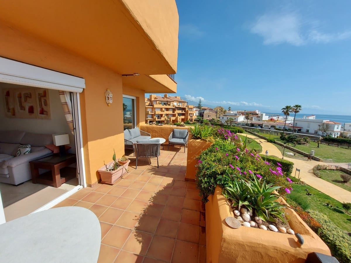 2 slaapkamer Appartement te koop in La Duquesa / Puerto de la Duquesa met zwembad garage - € 595.000 (Ref: 10125195)