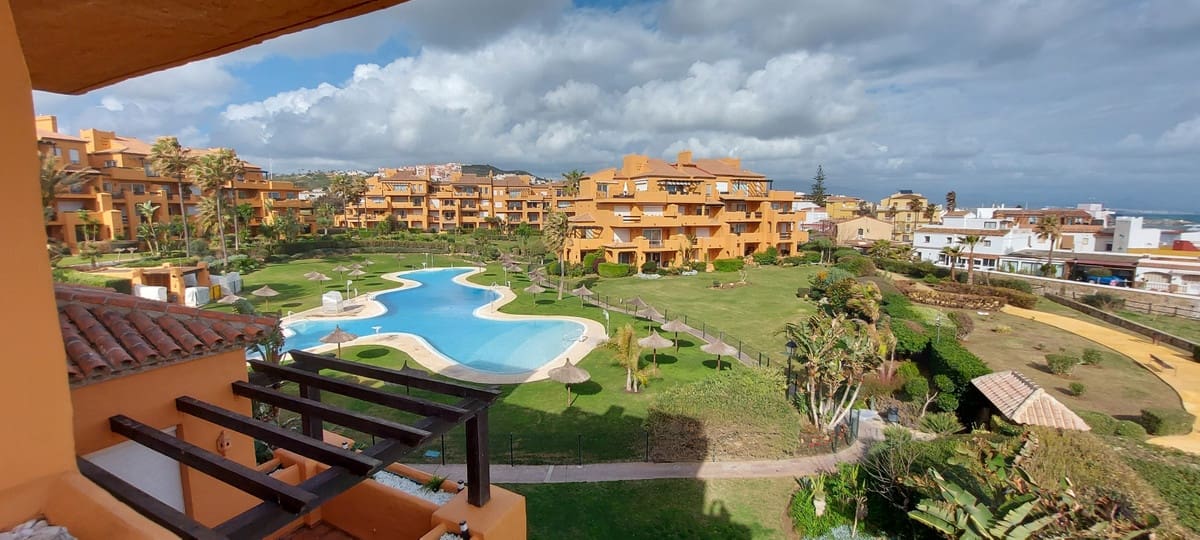 2 slaapkamer Appartement te koop in La Duquesa / Puerto de la Duquesa met zwembad garage - € 595.000 (Ref: 10125195)