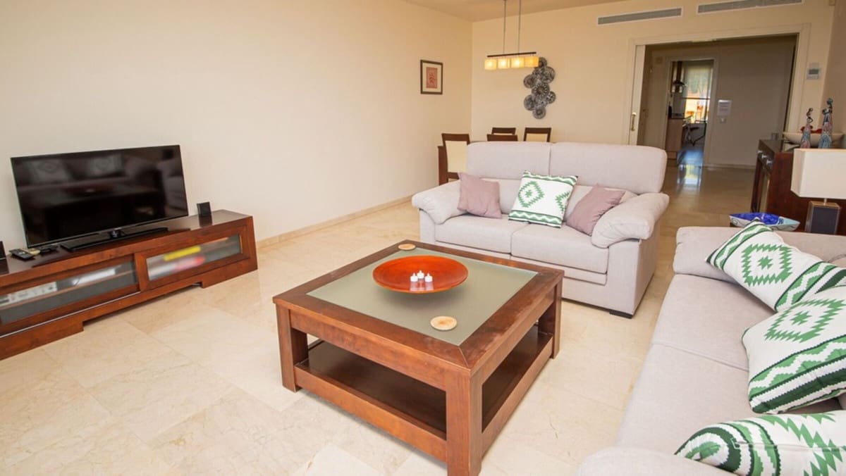 2 slaapkamer Appartement te koop in La Duquesa / Puerto de la Duquesa met zwembad garage - € 595.000 (Ref: 10125195)