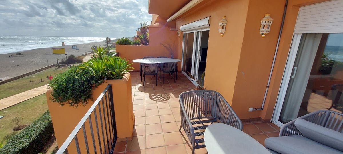 2 slaapkamer Appartement te koop in La Duquesa / Puerto de la Duquesa met zwembad garage - € 595.000 (Ref: 10125195)