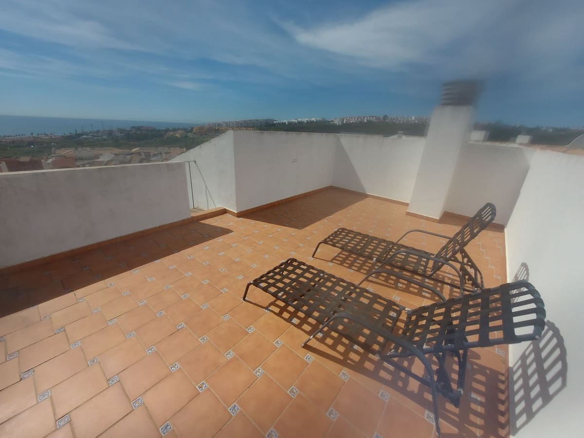 2 soveværelse Penthouse til salg i La Duquesa / Puerto de la Duquesa med swimmingpool garage - € 299.000 (Ref: 10125202)