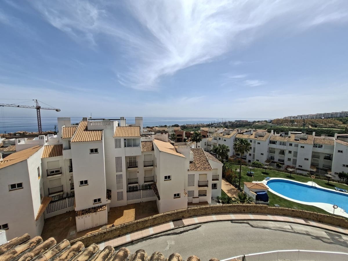 2 soveværelse Penthouse til salg i La Duquesa / Puerto de la Duquesa med swimmingpool garage - € 299.000 (Ref: 10125202)
