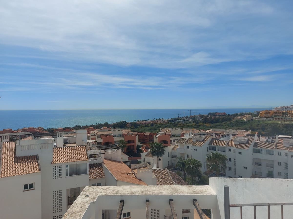 2 soveværelse Penthouse til salg i La Duquesa / Puerto de la Duquesa med swimmingpool garage - € 299.000 (Ref: 10125202)