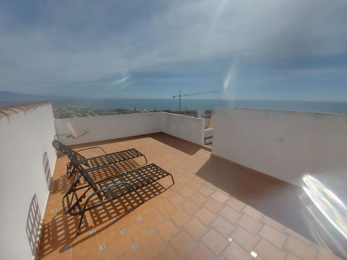 2 soveværelse Penthouse til salg i La Duquesa / Puerto de la Duquesa med swimmingpool garage - € 299.000 (Ref: 10125202)