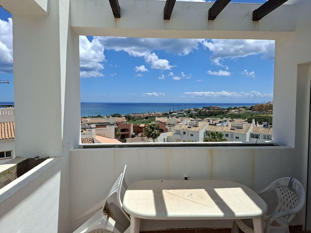 2 soveværelse Penthouse til salg i La Duquesa / Puerto de la Duquesa med swimmingpool garage - € 299.000 (Ref: 10125202)