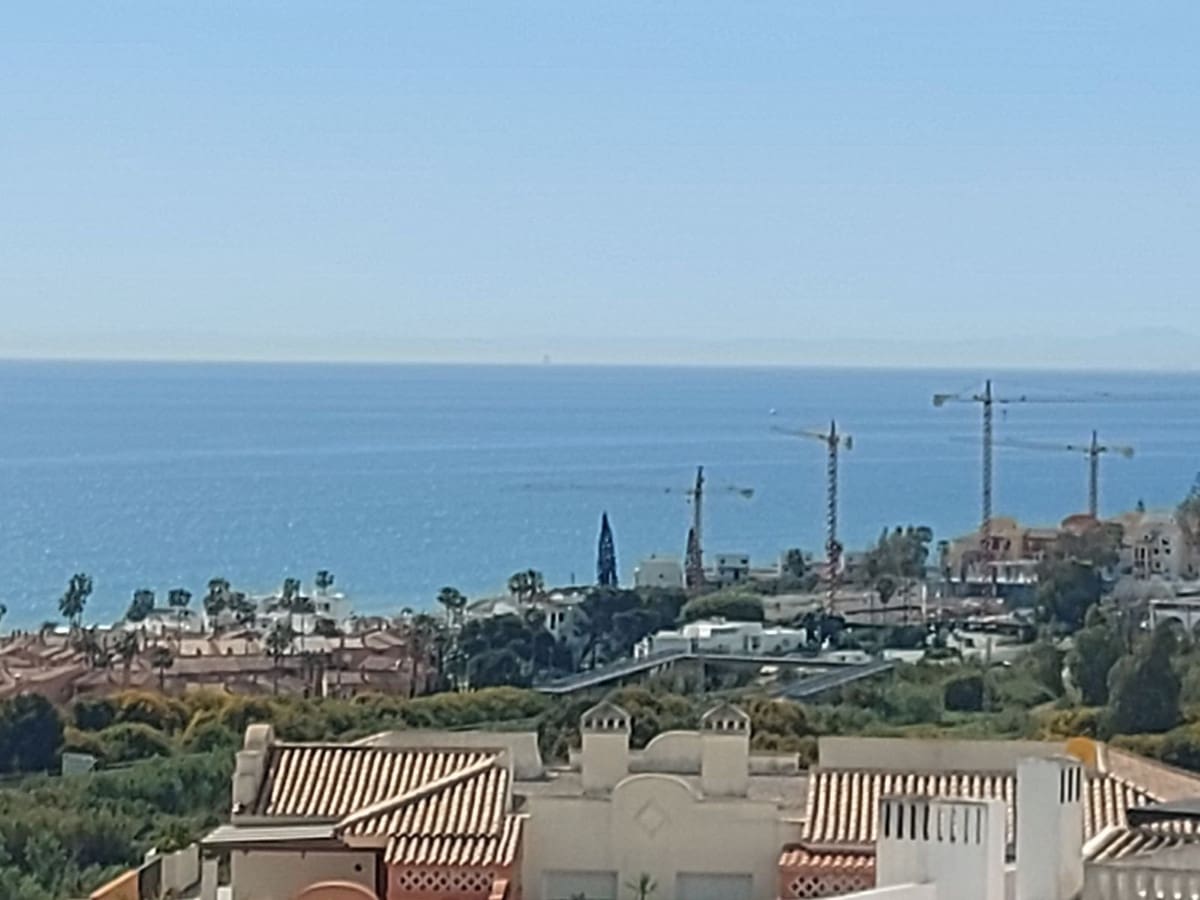2 soveværelse Penthouse til salg i La Duquesa / Puerto de la Duquesa med swimmingpool garage - € 299.000 (Ref: 10125202)