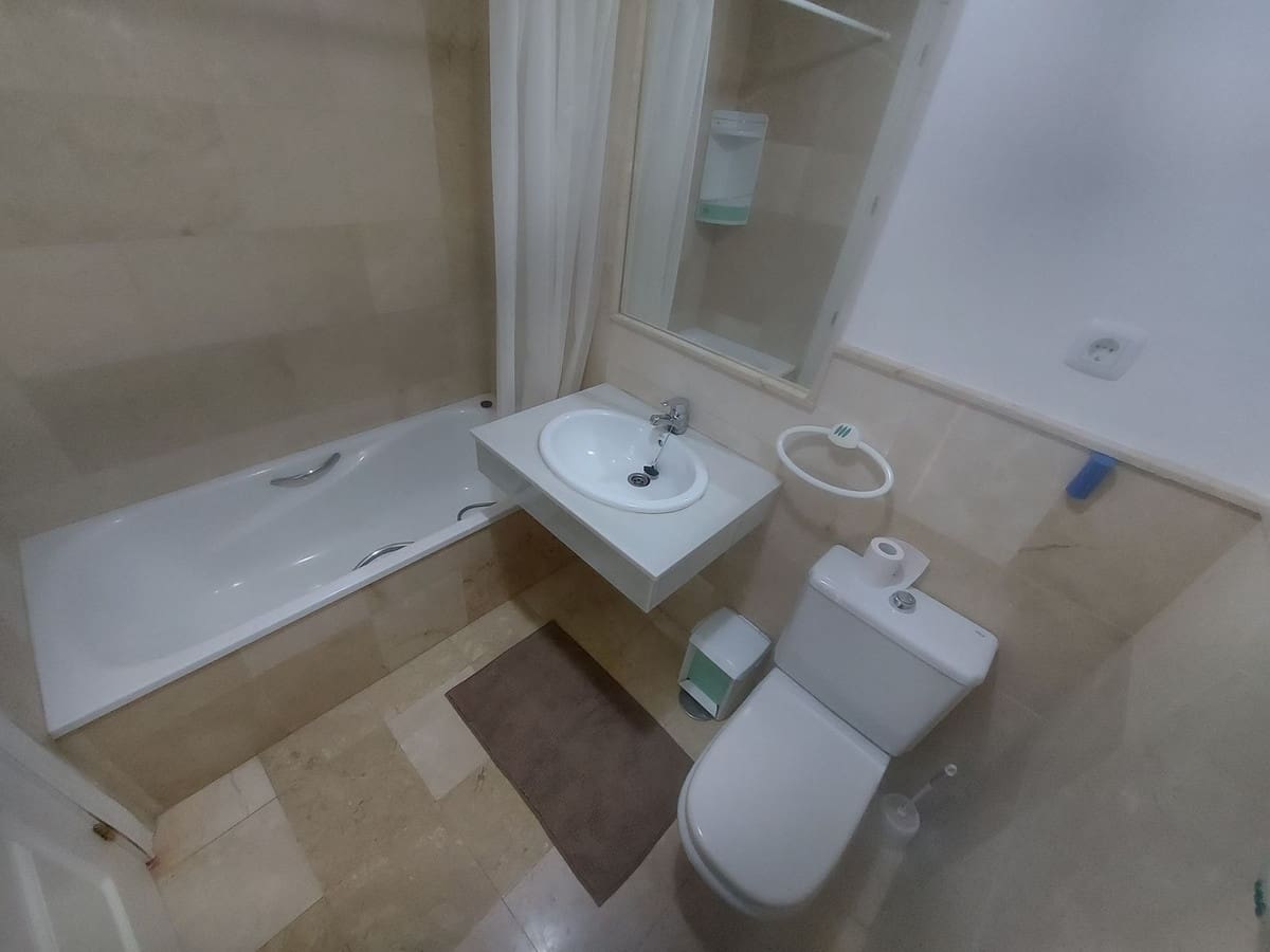 2 soveværelse Penthouse til salg i La Duquesa / Puerto de la Duquesa med swimmingpool garage - € 299.000 (Ref: 10125202)