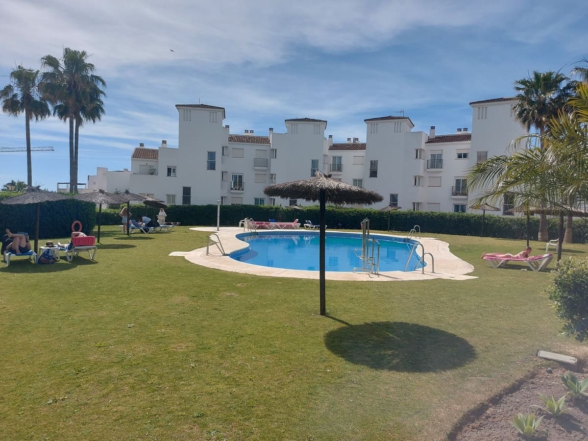 2 soveværelse Penthouse til salg i La Duquesa / Puerto de la Duquesa med swimmingpool garage - € 299.000 (Ref: 10125202)