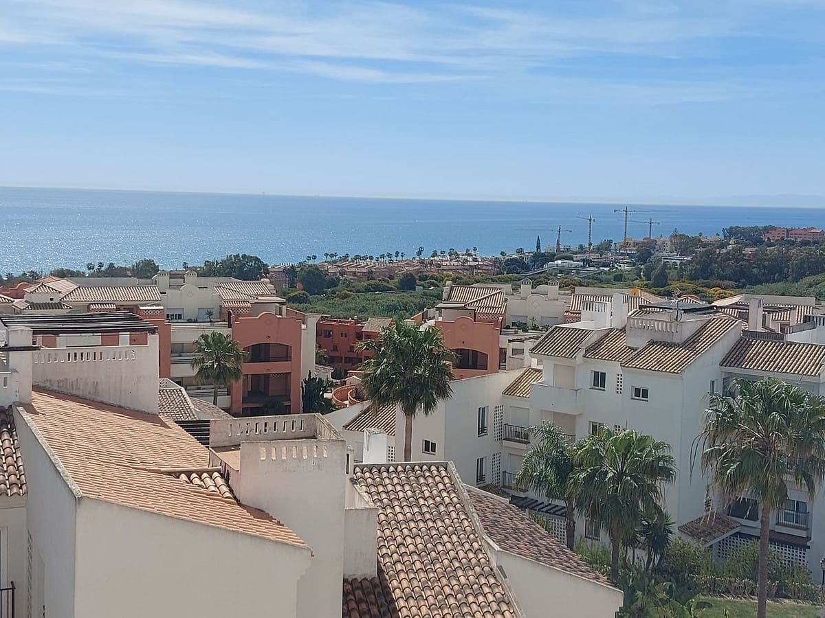 2 soveværelse Penthouse til salg i La Duquesa / Puerto de la Duquesa med swimmingpool garage - € 299.000 (Ref: 10125202)