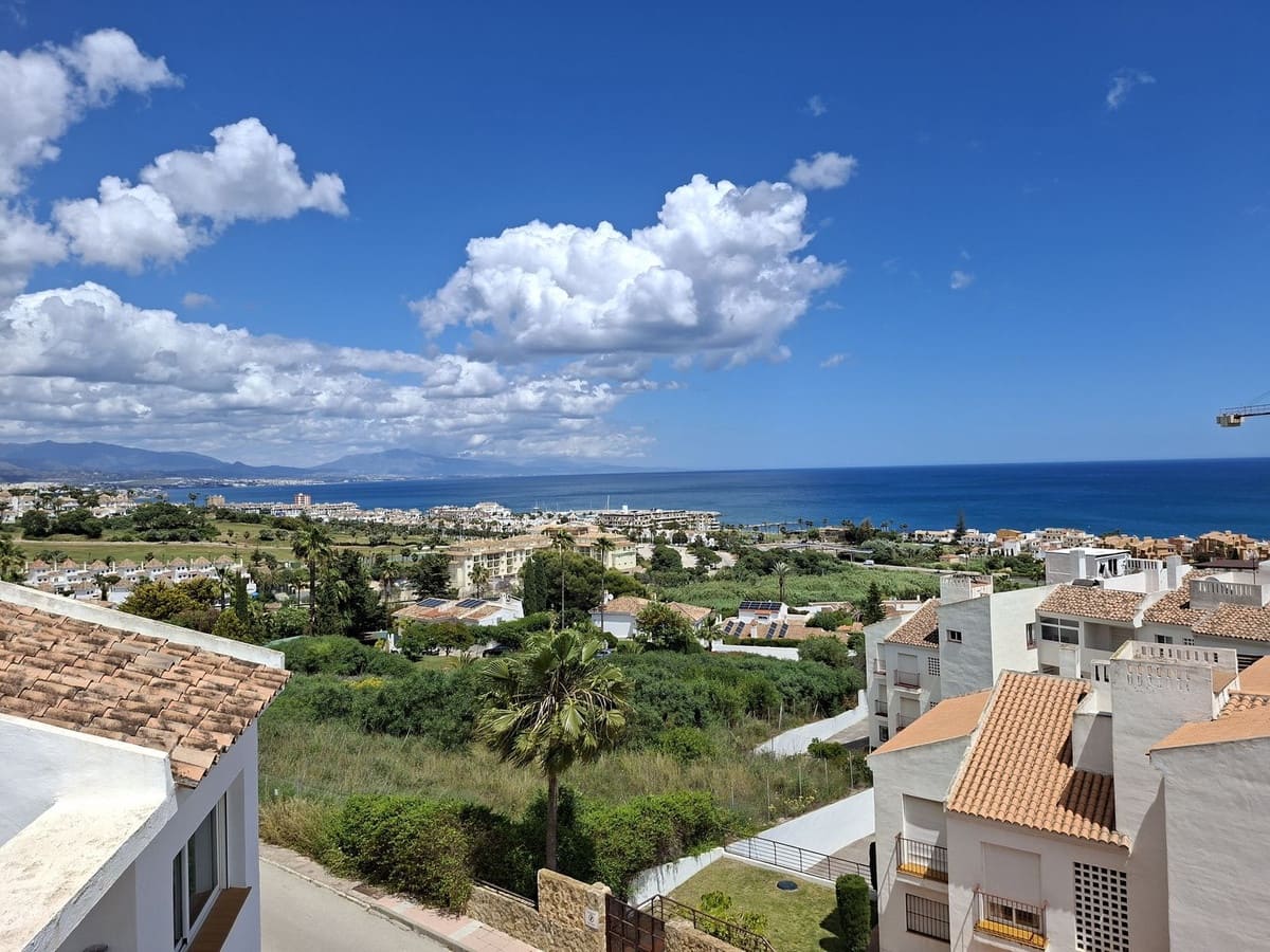 2 soveværelse Penthouse til salg i La Duquesa / Puerto de la Duquesa med swimmingpool garage - € 299.000 (Ref: 10125202)