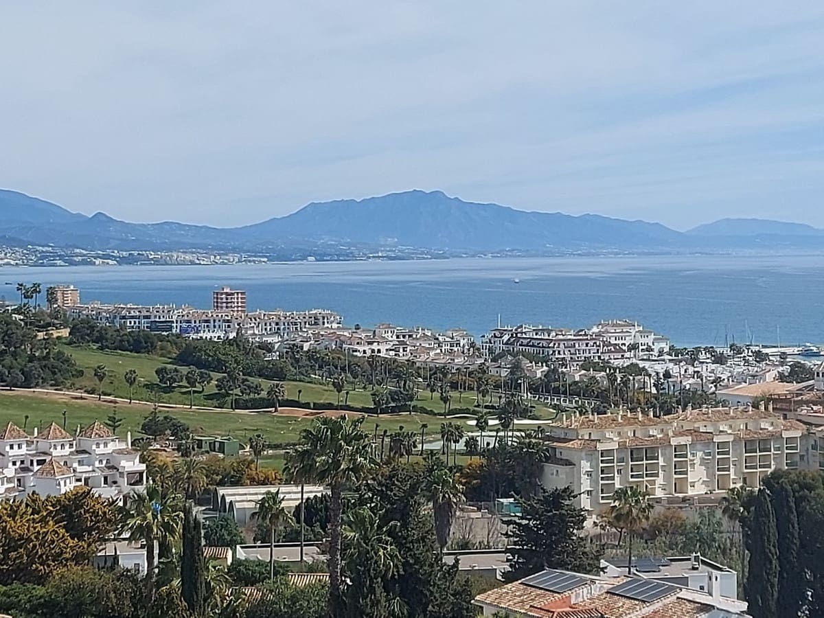 2 soveværelse Penthouse til salg i La Duquesa / Puerto de la Duquesa med swimmingpool garage - € 299.000 (Ref: 10125202)