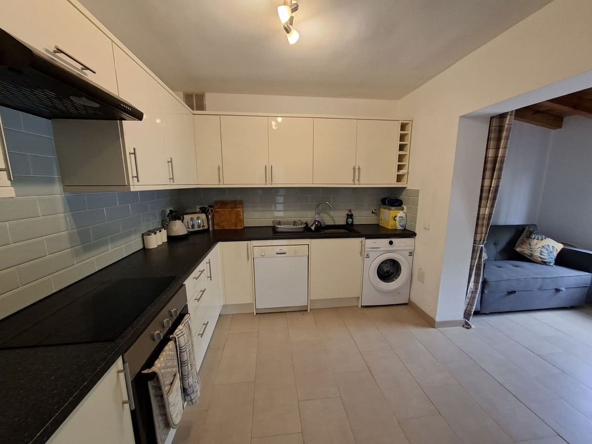 Casa de 3 habitaciones en La Duquesa / Puerto de la Duquesa en venta con piscina garaje - 395.000 € (Ref: 10125209)