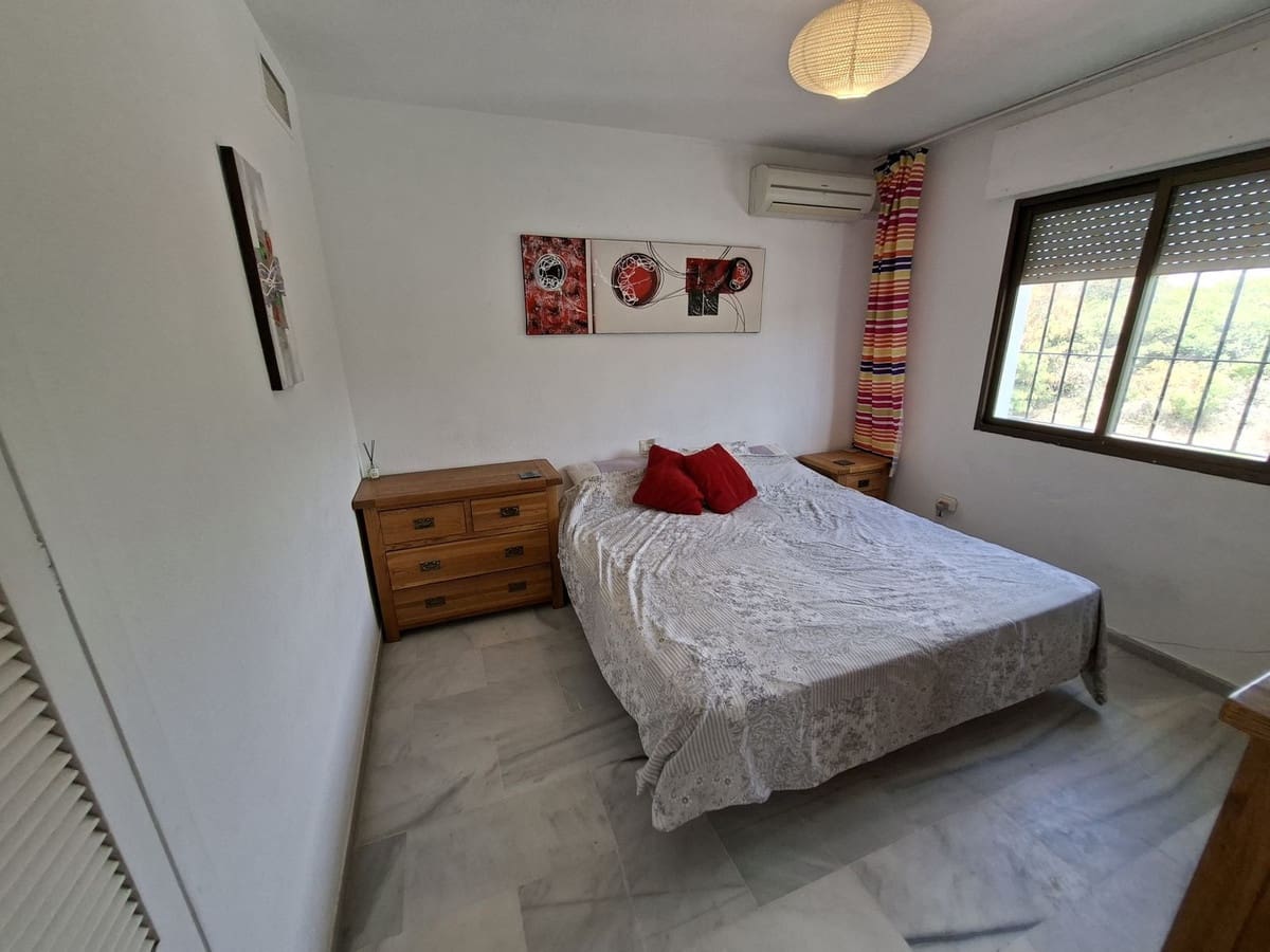 Casa de 3 habitaciones en La Duquesa / Puerto de la Duquesa en venta con piscina garaje - 395.000 € (Ref: 10125209)