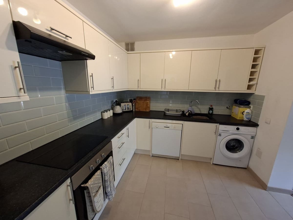 Casa de 3 habitaciones en La Duquesa / Puerto de la Duquesa en venta con piscina garaje - 395.000 € (Ref: 10125209)