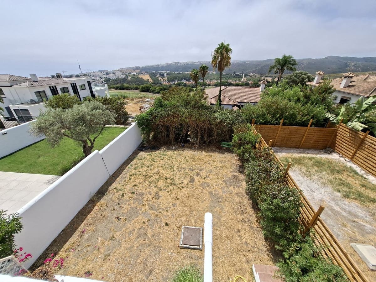 Casa de 3 habitaciones en La Duquesa / Puerto de la Duquesa en venta con piscina garaje - 395.000 € (Ref: 10125209)