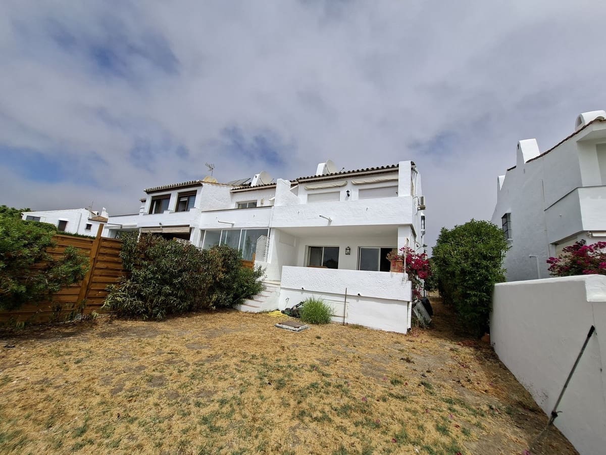 Casa de 3 habitaciones en La Duquesa / Puerto de la Duquesa en venta con piscina garaje - 395.000 € (Ref: 10125209)