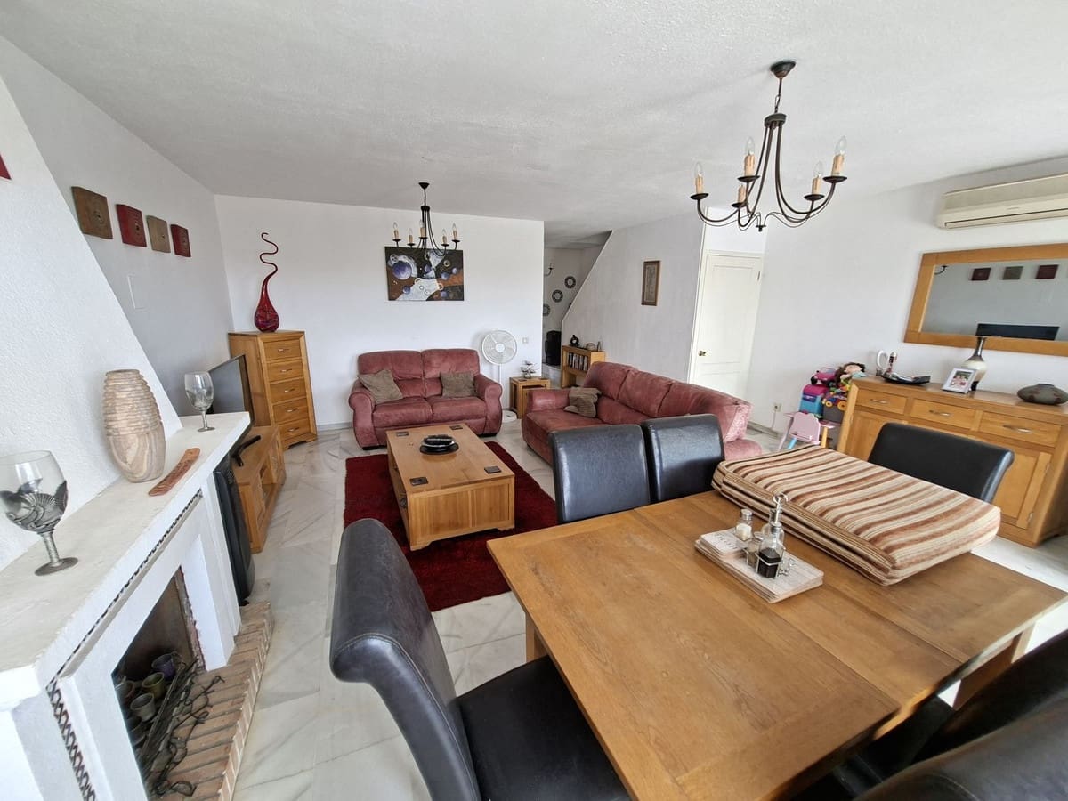 Casa de 3 habitaciones en La Duquesa / Puerto de la Duquesa en venta con piscina garaje - 395.000 € (Ref: 10125209)