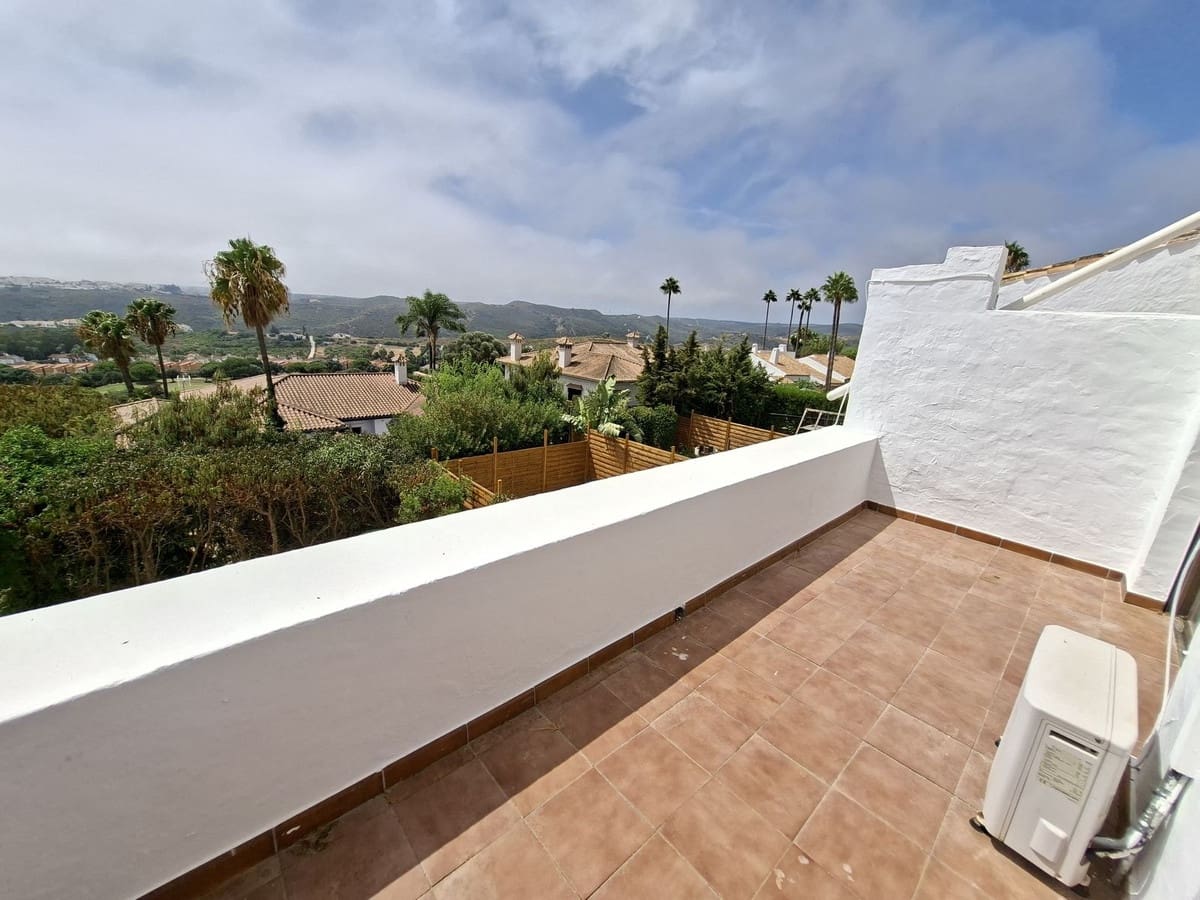 Casa de 3 habitaciones en La Duquesa / Puerto de la Duquesa en venta con piscina garaje - 395.000 € (Ref: 10125209)