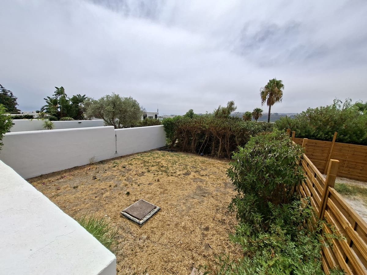 Casa de 3 habitaciones en La Duquesa / Puerto de la Duquesa en venta con piscina garaje - 395.000 € (Ref: 10125209)