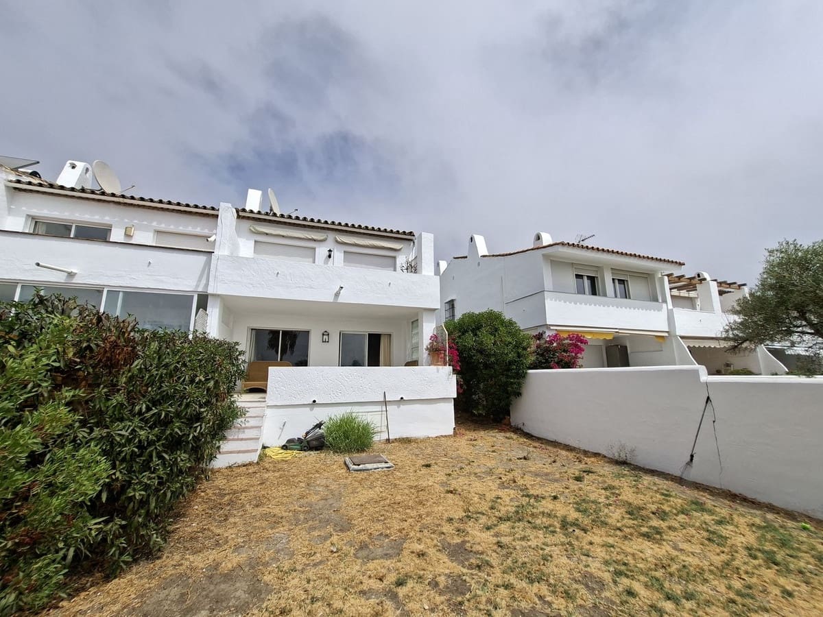 Casa de 3 habitaciones en La Duquesa / Puerto de la Duquesa en venta con piscina garaje - 395.000 € (Ref: 10125209)