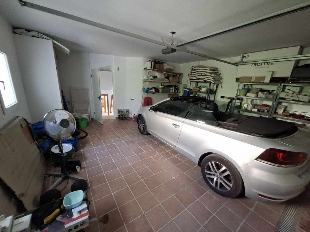 4 makuuhuone Huvila myytävänä paikassa La Duquesa / Puerto de la Duquesa mukana uima-altaan 
autotalli - 865 000 € (Ref: 10125210)
