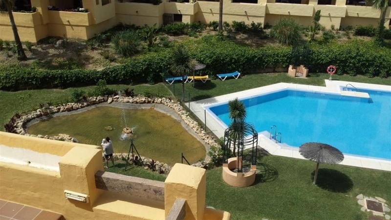 2 soveværelse Penthouse til salg i La Duquesa / Puerto de la Duquesa med swimmingpool garage - € 249.950 (Ref: 10136426)