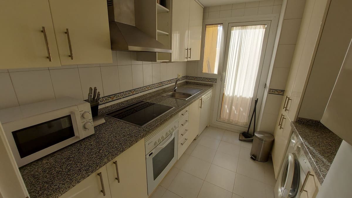 2 soveværelse Penthouse til salg i La Duquesa / Puerto de la Duquesa med swimmingpool garage - € 249.950 (Ref: 10136426)
