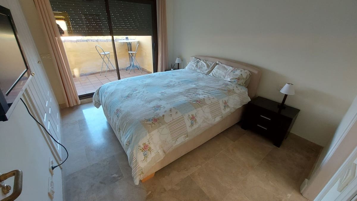 2 soveværelse Penthouse til salg i La Duquesa / Puerto de la Duquesa med swimmingpool garage - € 249.950 (Ref: 10136426)