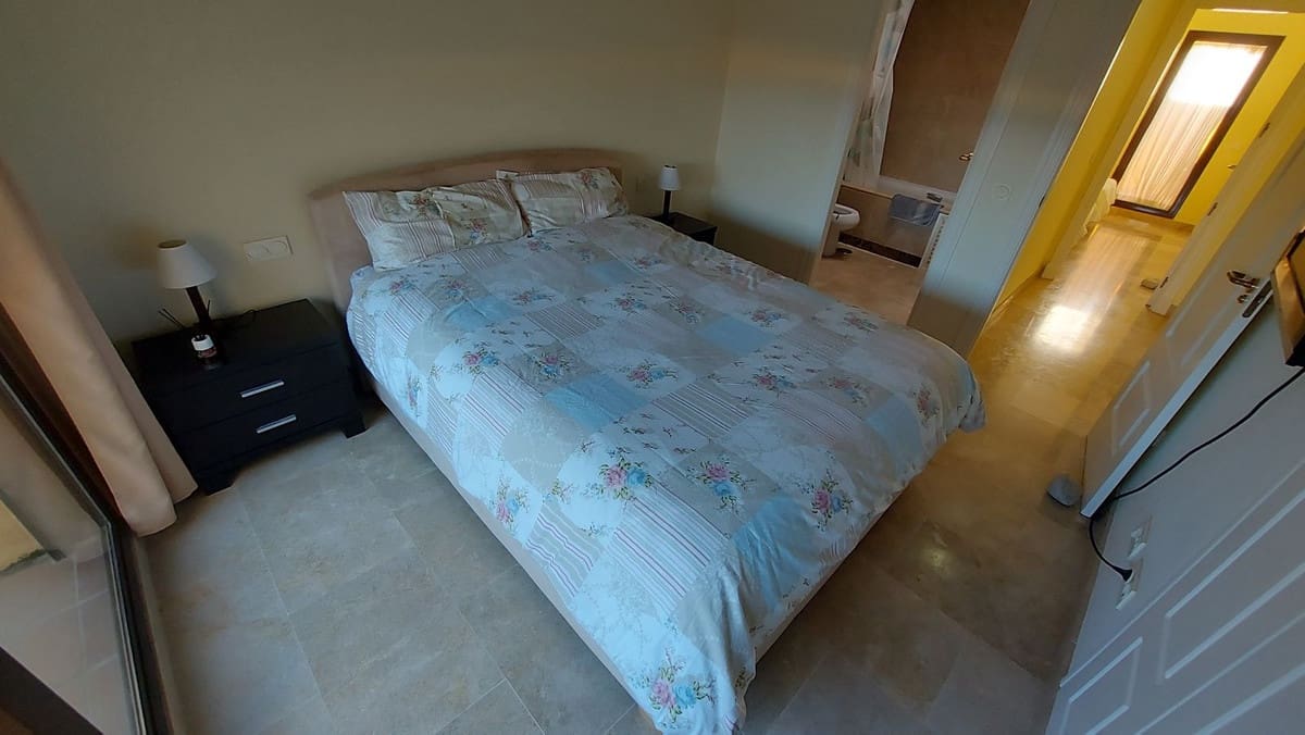 2 soveværelse Penthouse til salg i La Duquesa / Puerto de la Duquesa med swimmingpool garage - € 249.950 (Ref: 10136426)