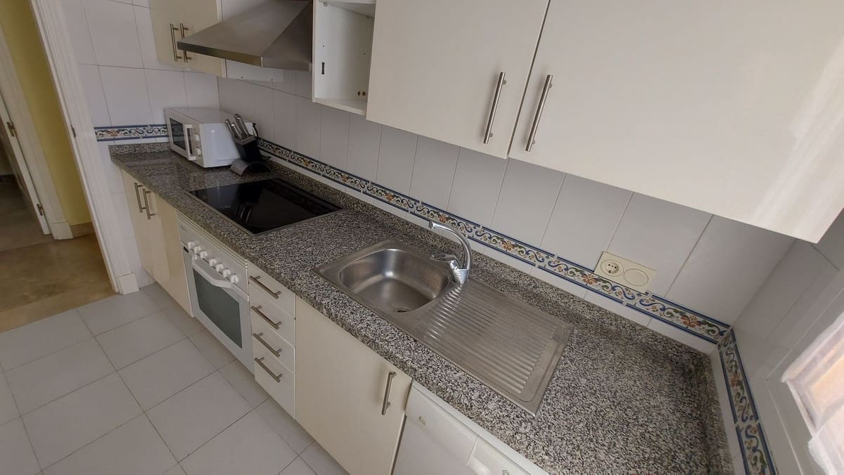 2 soveværelse Penthouse til salg i La Duquesa / Puerto de la Duquesa med swimmingpool garage - € 249.950 (Ref: 10136426)