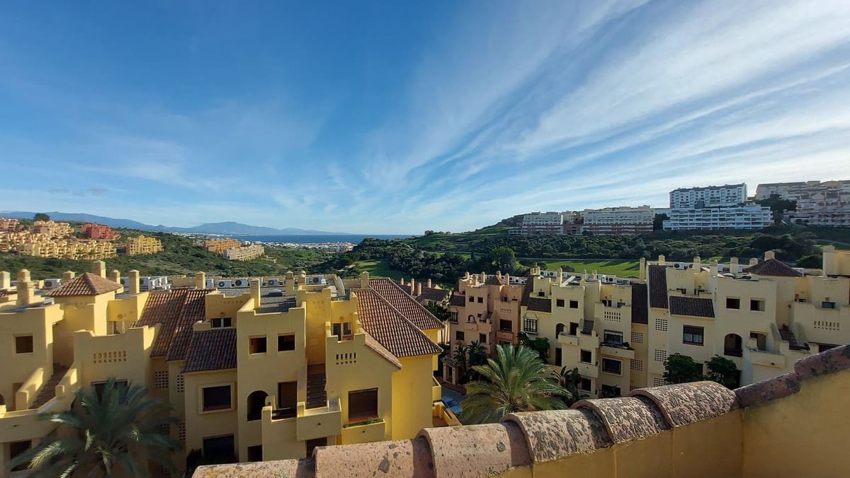 2 soveværelse Penthouse til salg i La Duquesa / Puerto de la Duquesa med swimmingpool garage - € 249.950 (Ref: 10136426)