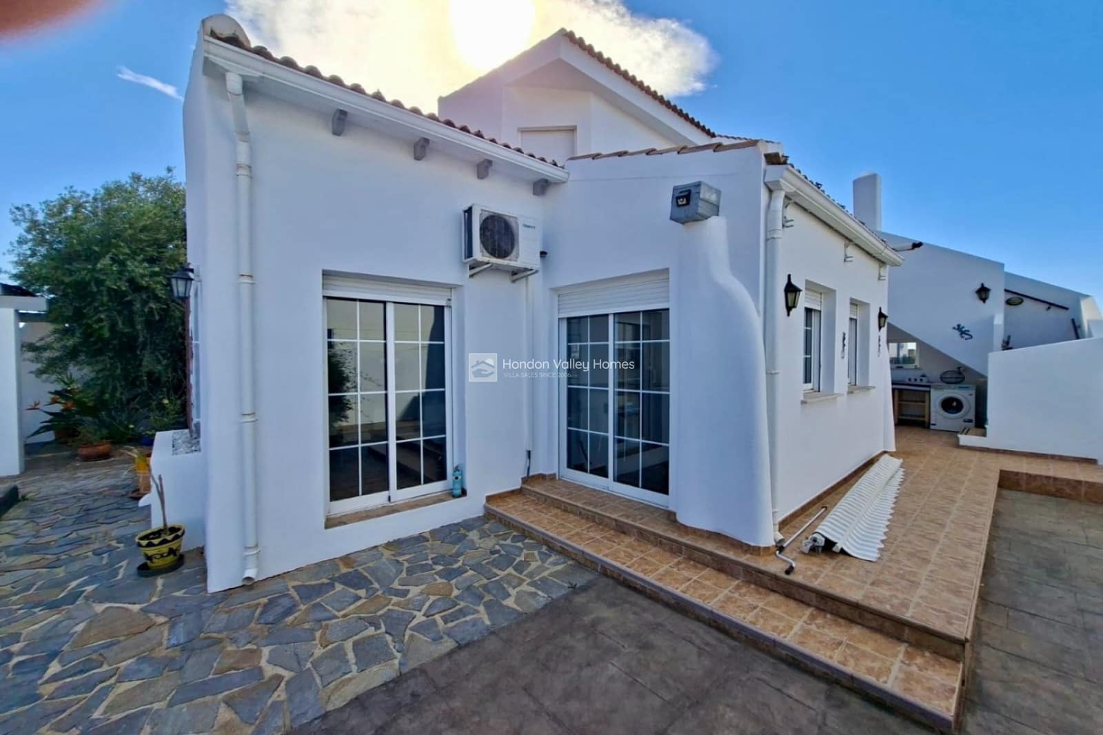 5 bedroom Villa for sale in Fortuna with pool - € 269,500 (Ref: 10033315)