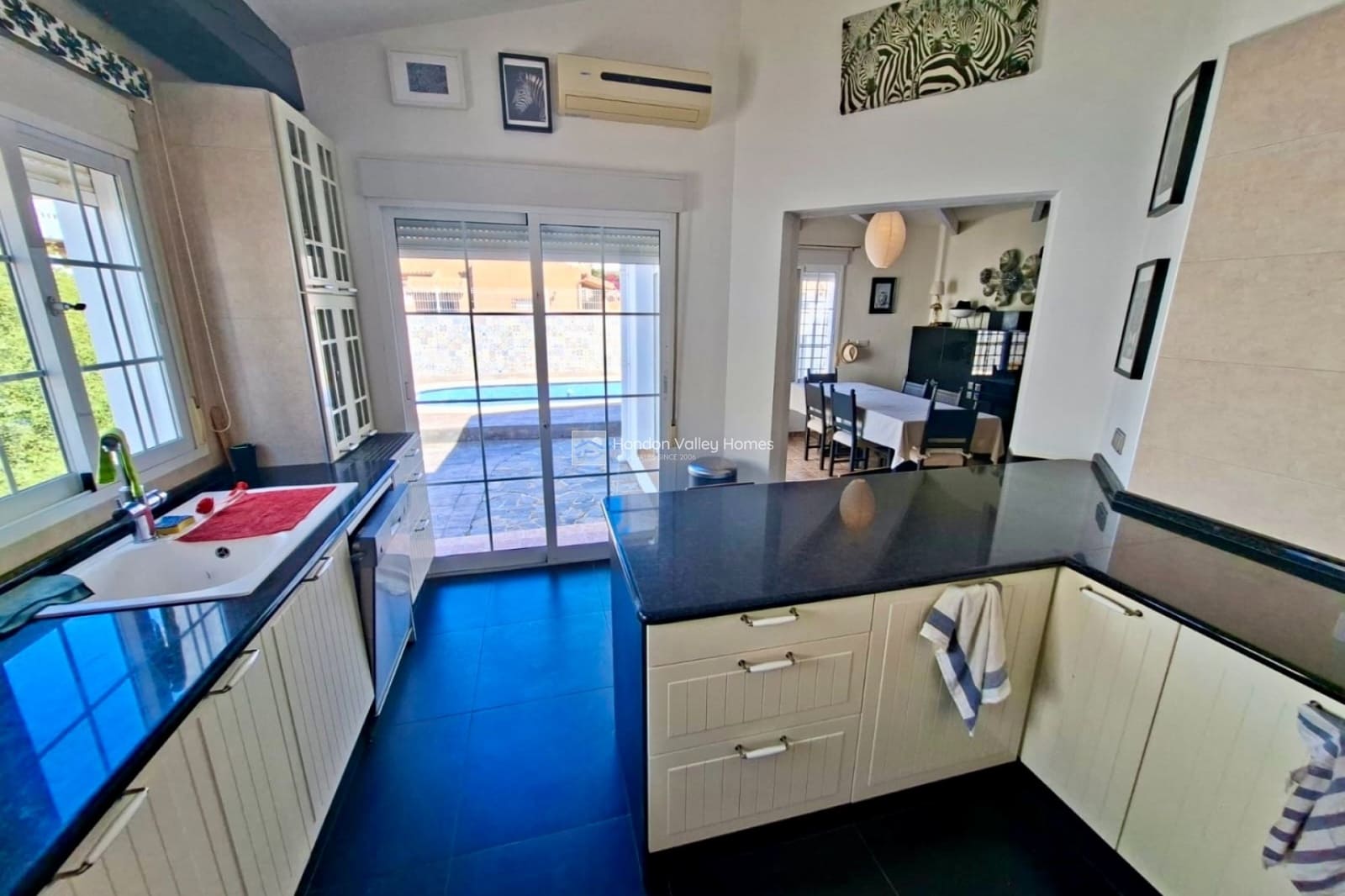 5 bedroom Villa for sale in Fortuna with pool - € 269,500 (Ref: 10033315)