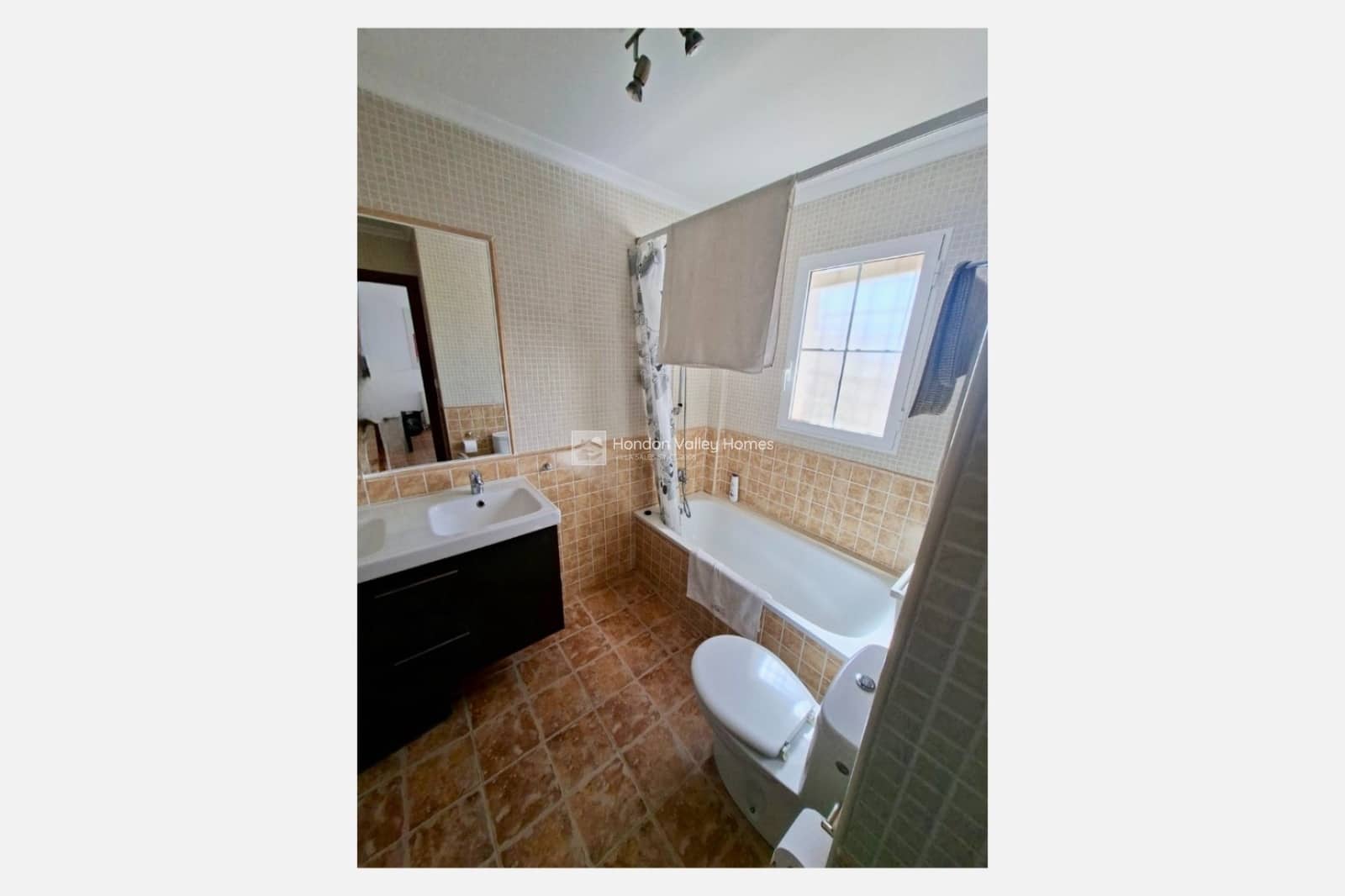 5 bedroom Villa for sale in Fortuna with pool - € 269,500 (Ref: 10033315)
