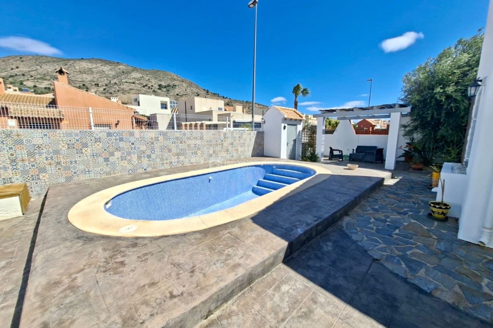 5 bedroom Villa for sale in Fortuna with pool - € 269,500 (Ref: 10033315)