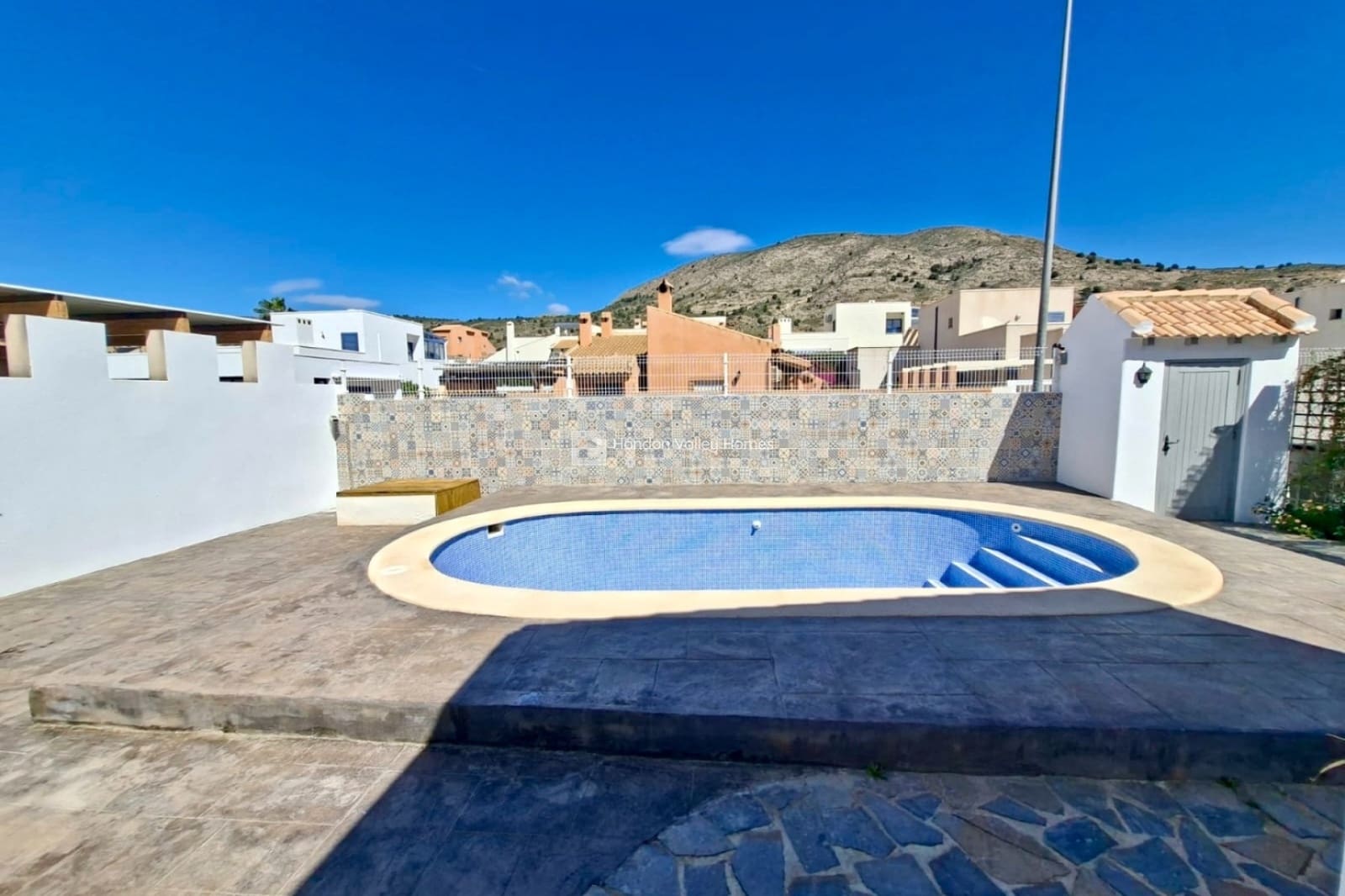 5 bedroom Villa for sale in Fortuna with pool - € 269,500 (Ref: 10033315)