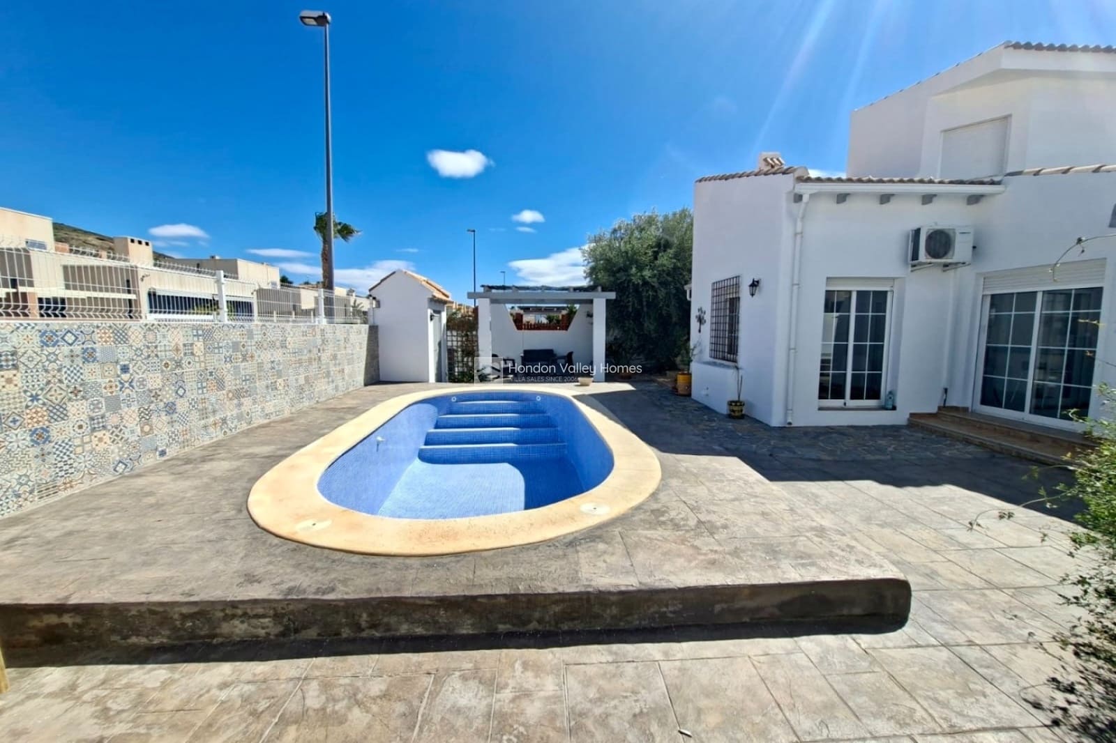 5 bedroom Villa for sale in Fortuna with pool - € 269,500 (Ref: 10033315)