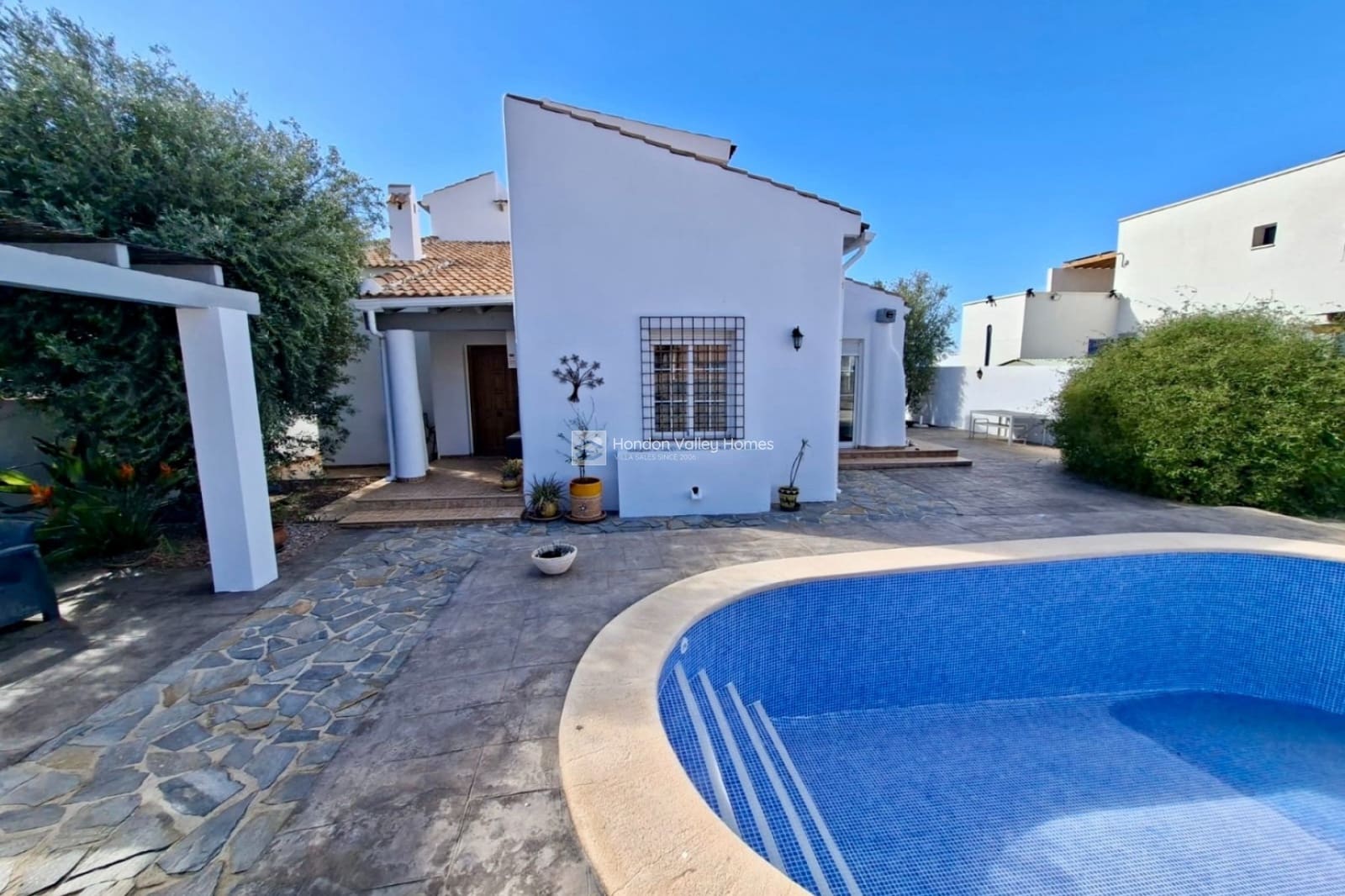 5 bedroom Villa for sale in Fortuna with pool - € 269,500 (Ref: 10033315)