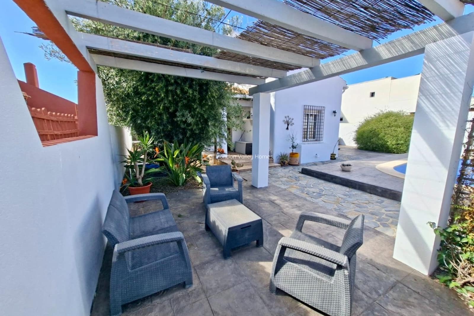 5 bedroom Villa for sale in Fortuna with pool - € 269,500 (Ref: 10033315)