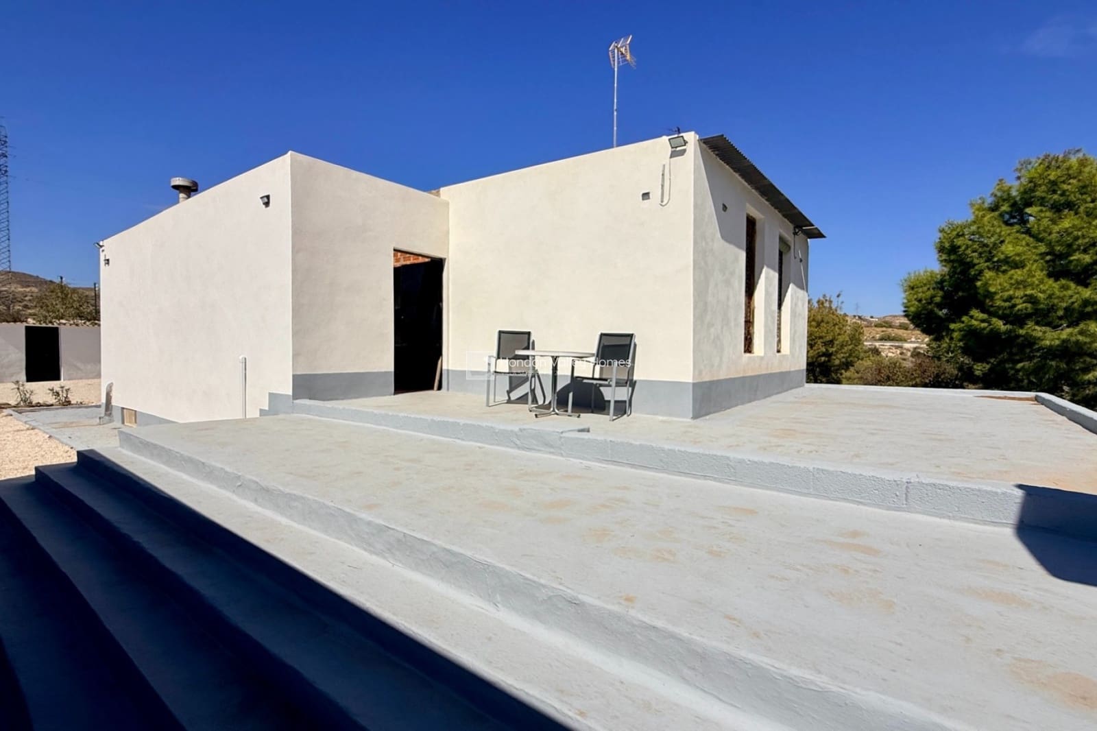 4 bedroom Villa for sale in Elche / Elx with garage - € 339,950 (Ref: 10048454)