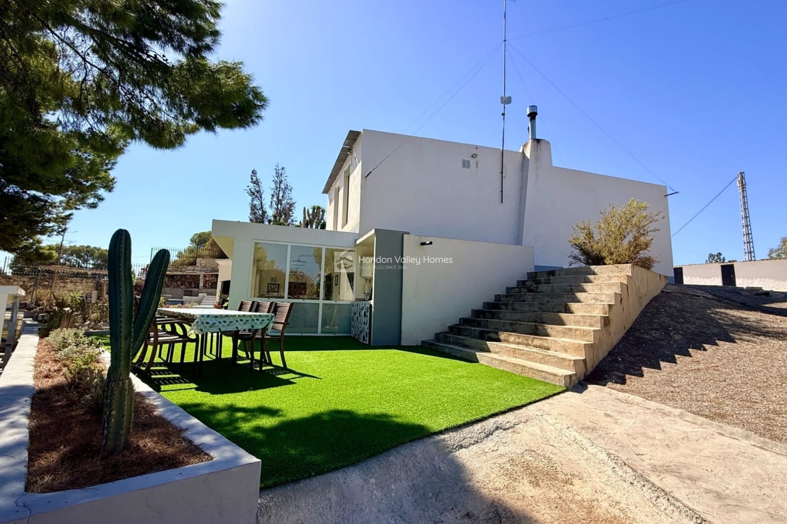 4 bedroom Villa for sale in Elche / Elx with garage - € 339,950 (Ref: 10048454)