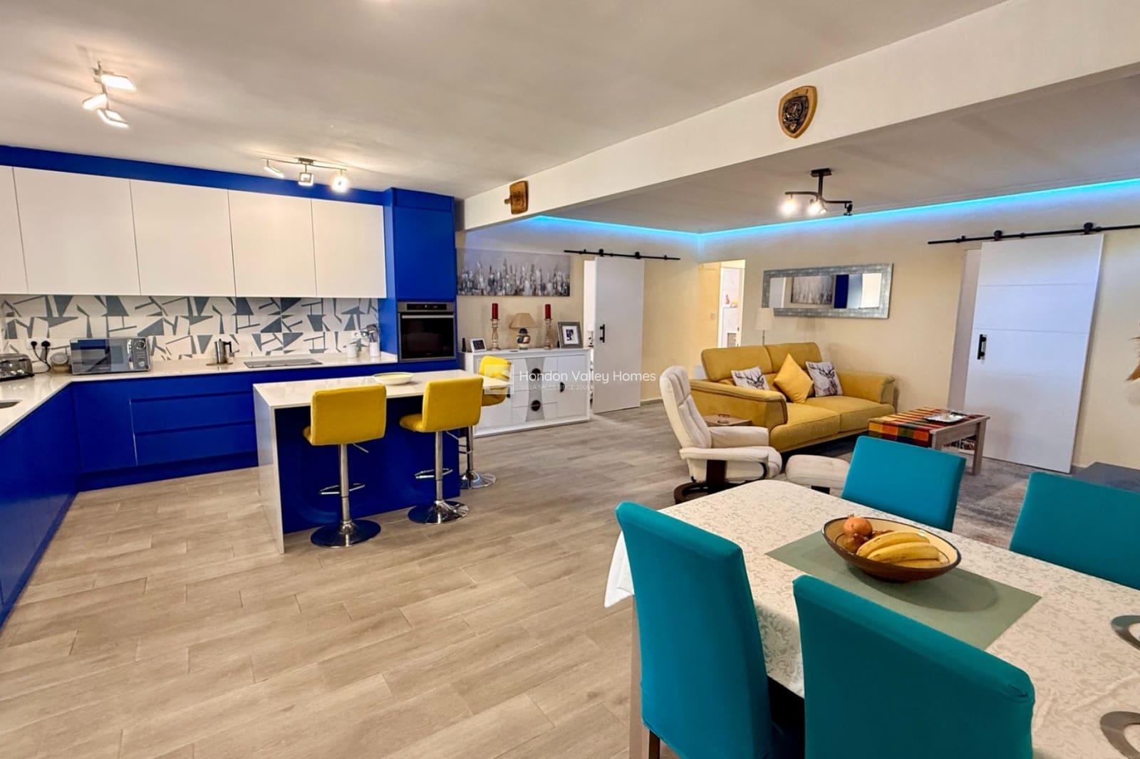 4 bedroom Villa for sale in Elche / Elx with garage - € 339,950 (Ref: 10048454)