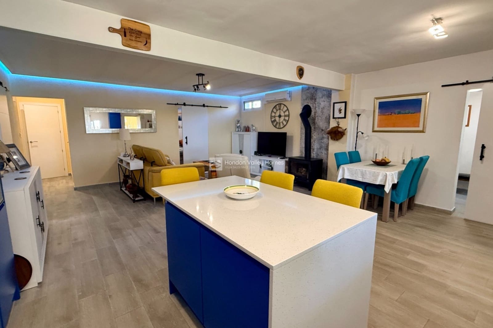 4 bedroom Villa for sale in Elche / Elx with garage - € 339,950 (Ref: 10048454)