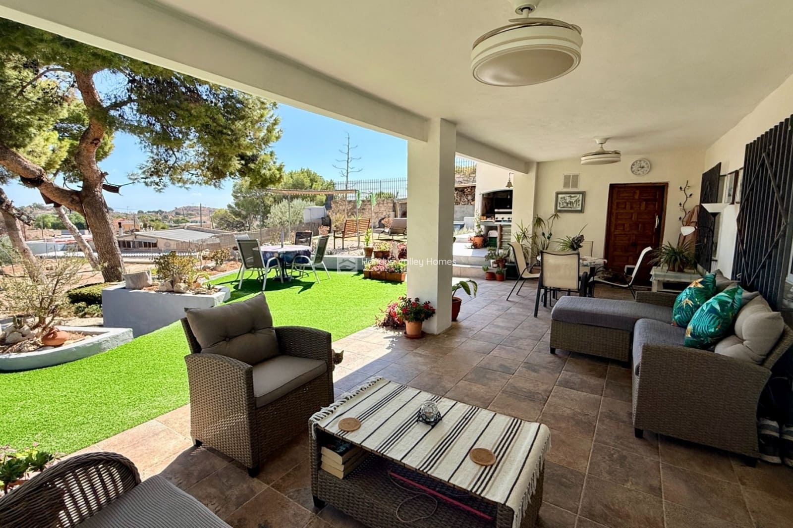 4 bedroom Villa for sale in Elche / Elx with garage - € 339,950 (Ref: 10048454)